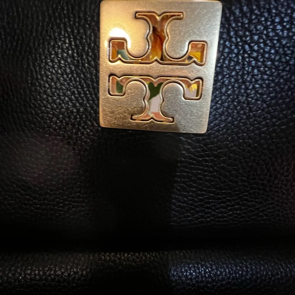 ๐น๐ฏ% AUTHENTIC Tory Burch Leather Shoulder Bag.
๐นNWT - Picture 8 of 11